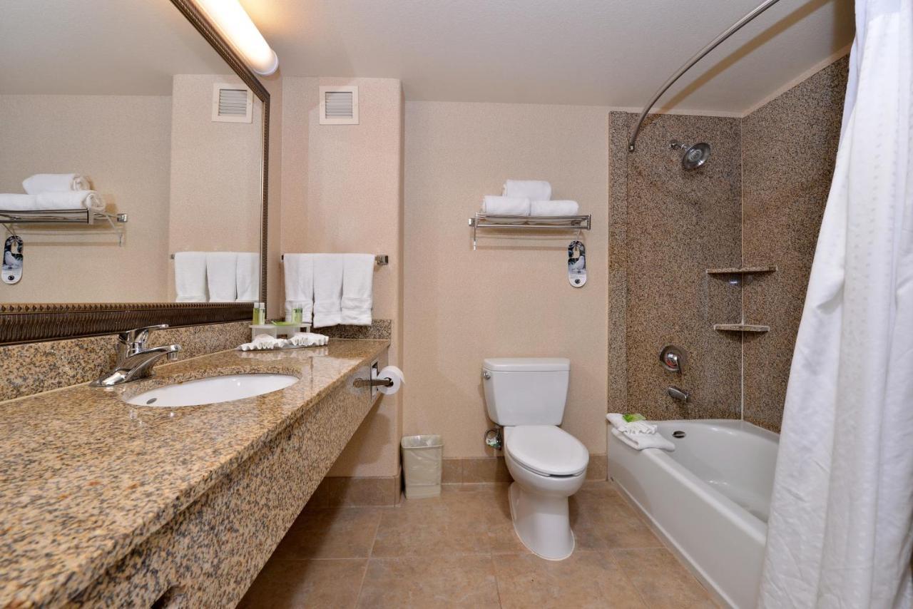 Hotel Express & Lincoln-roseville Area, An Ihg