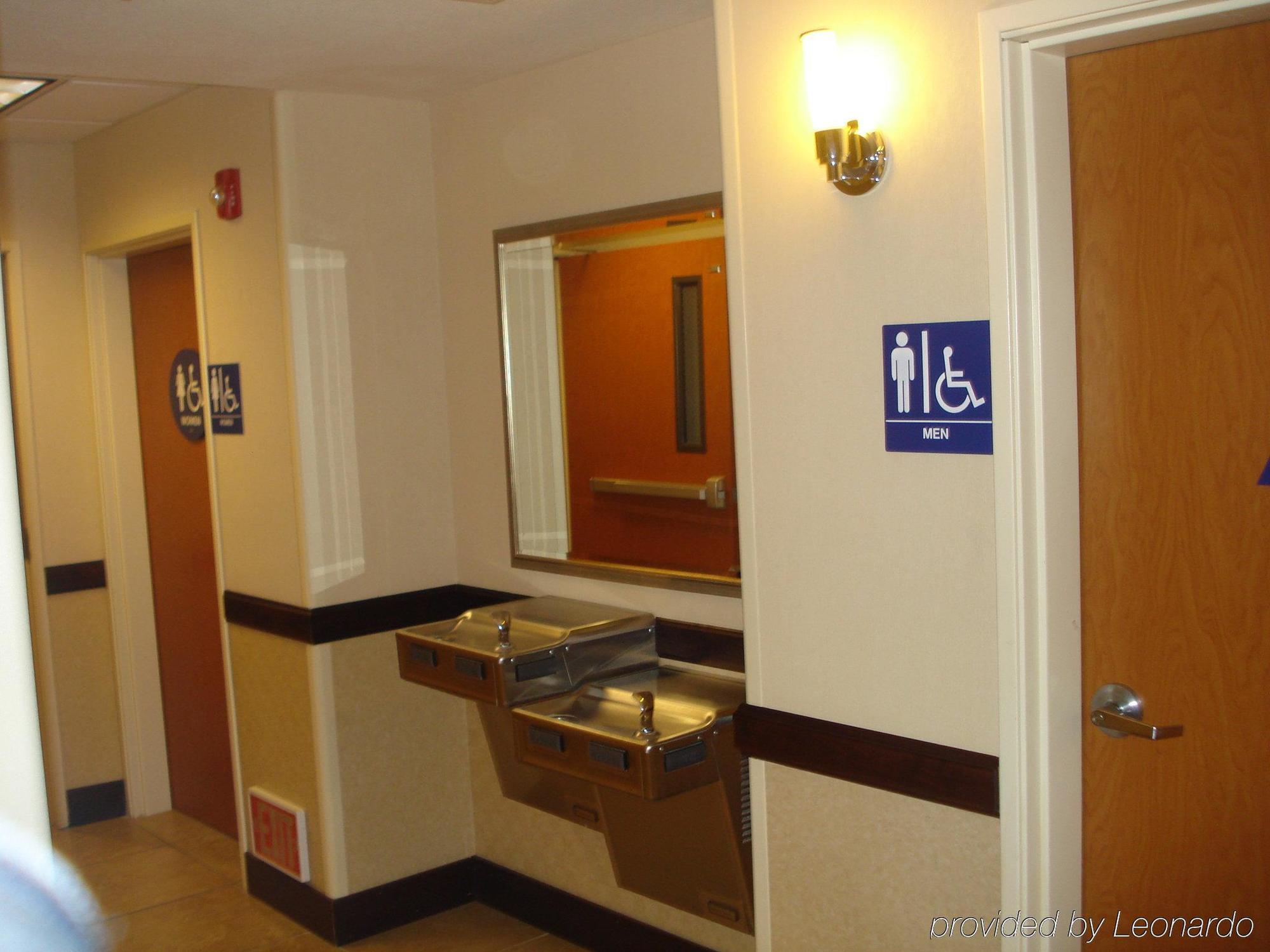 Express & Lincoln-roseville Area, An Ihg Lincoln