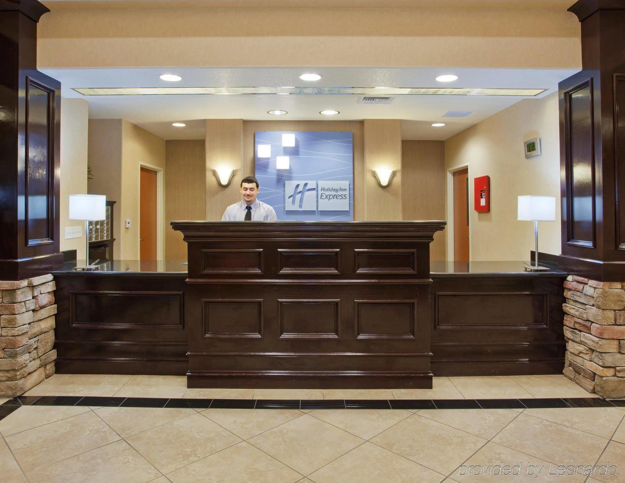 Hotel Express & Lincoln-roseville Area, An Ihg 3*