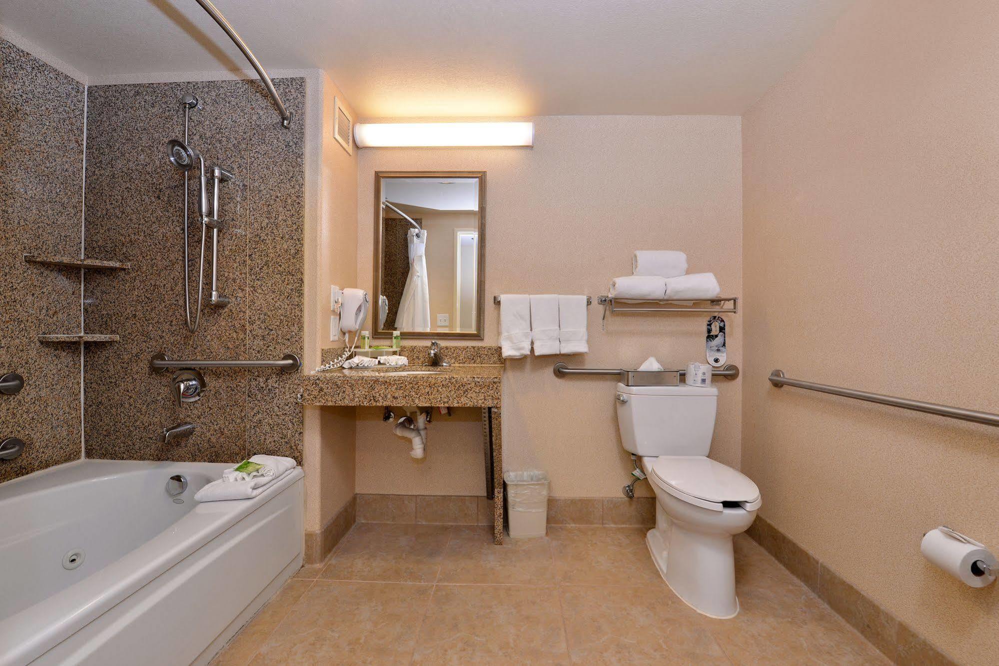 Hotel Express & Lincoln-roseville Area, An Ihg Lincoln