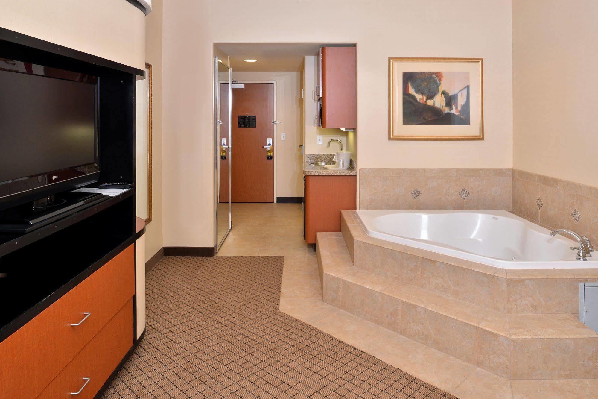 Express & Lincoln-roseville Area, An Ihg