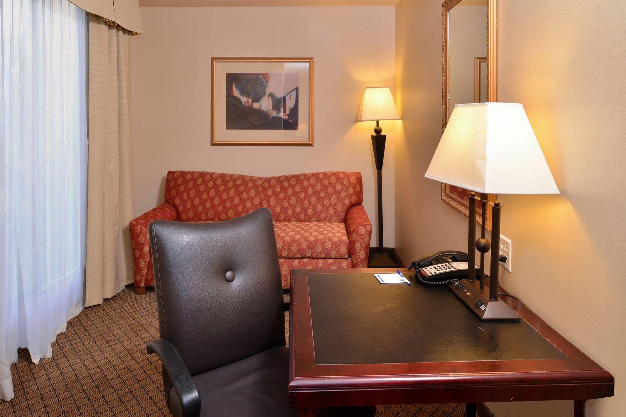 Express & Lincoln-roseville Area, An Ihg Lincoln