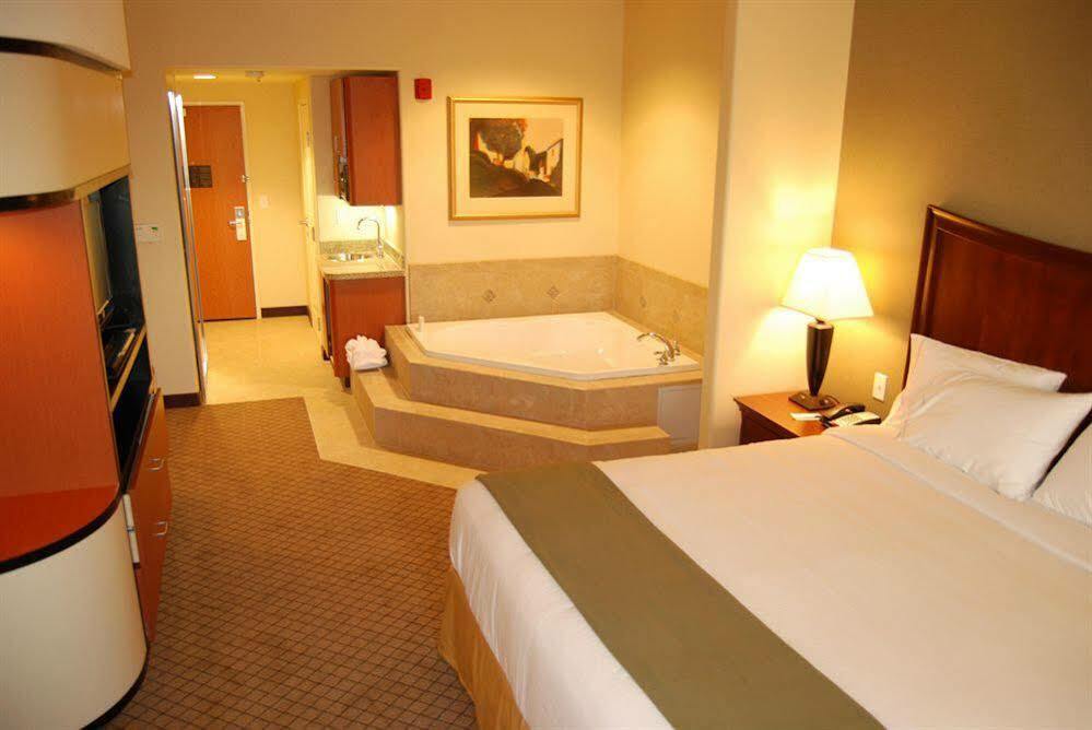 Express & Lincoln-roseville Area, An Ihg 3*