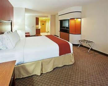 Hotel Express & Lincoln-roseville Area, An Ihg Lincoln