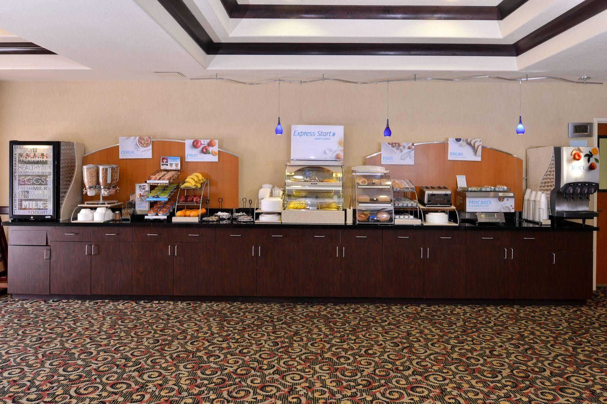 Express & Lincoln-roseville Area, An Ihg Lincoln