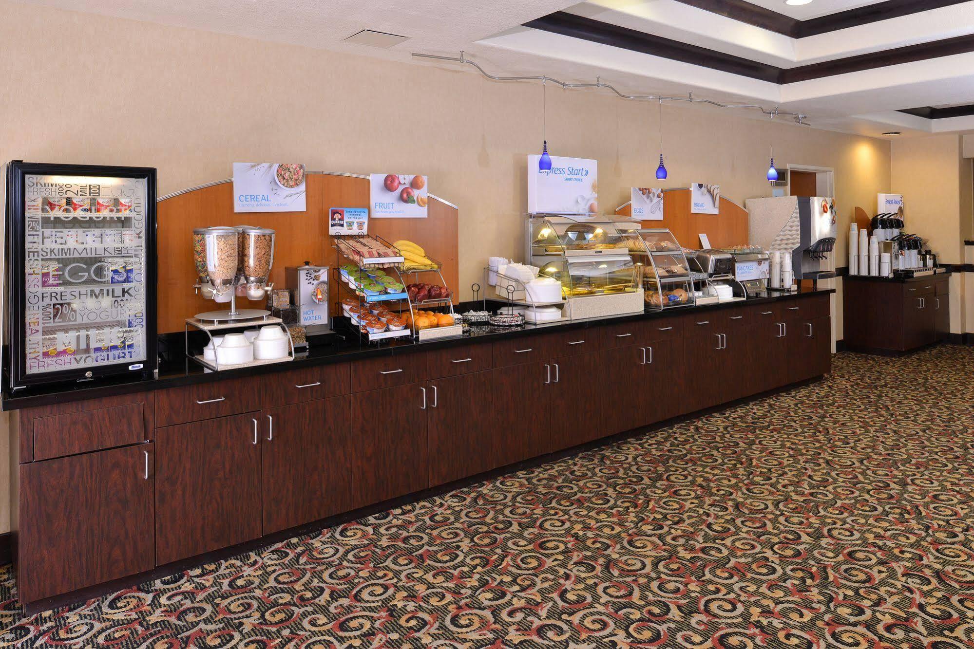 Hotel Express & Lincoln-roseville Area, An Ihg 3*